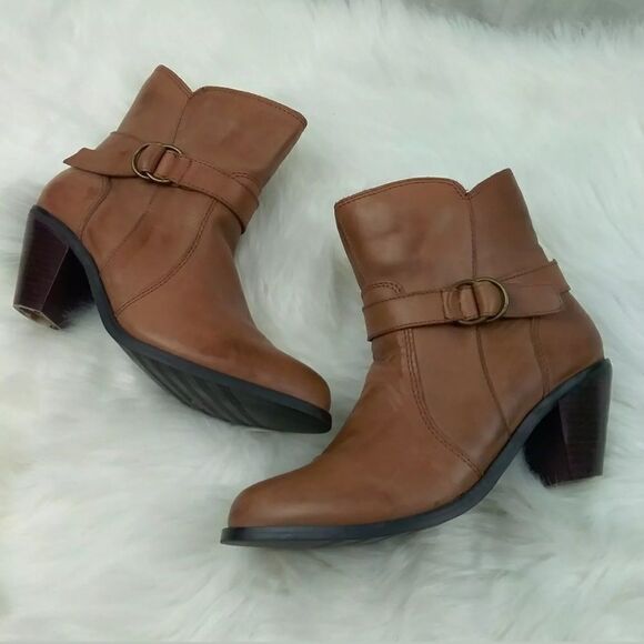 CUTE DINGO BOOTIES SIZE 7.5
THEY DO NEED THE CAPS - Picture 2 of 4